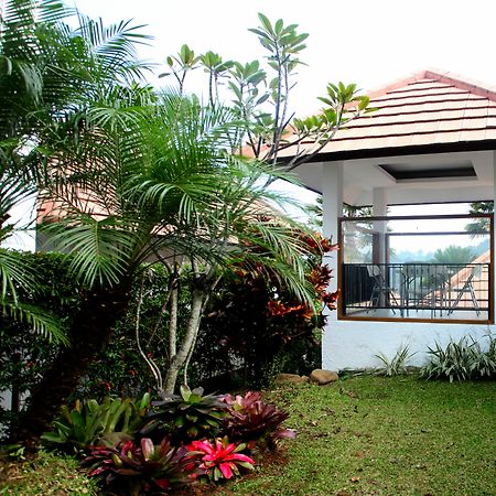 Kencana Villa Dago Bandung Extérieur photo